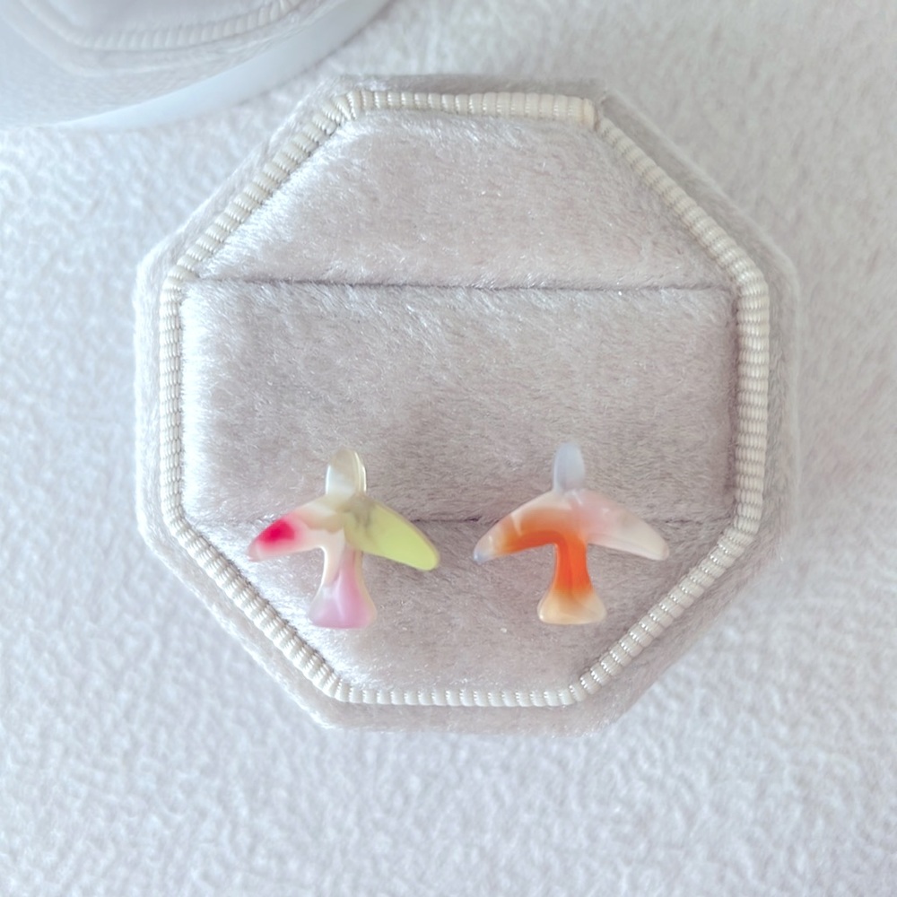 Acrylic airplane stud earrings